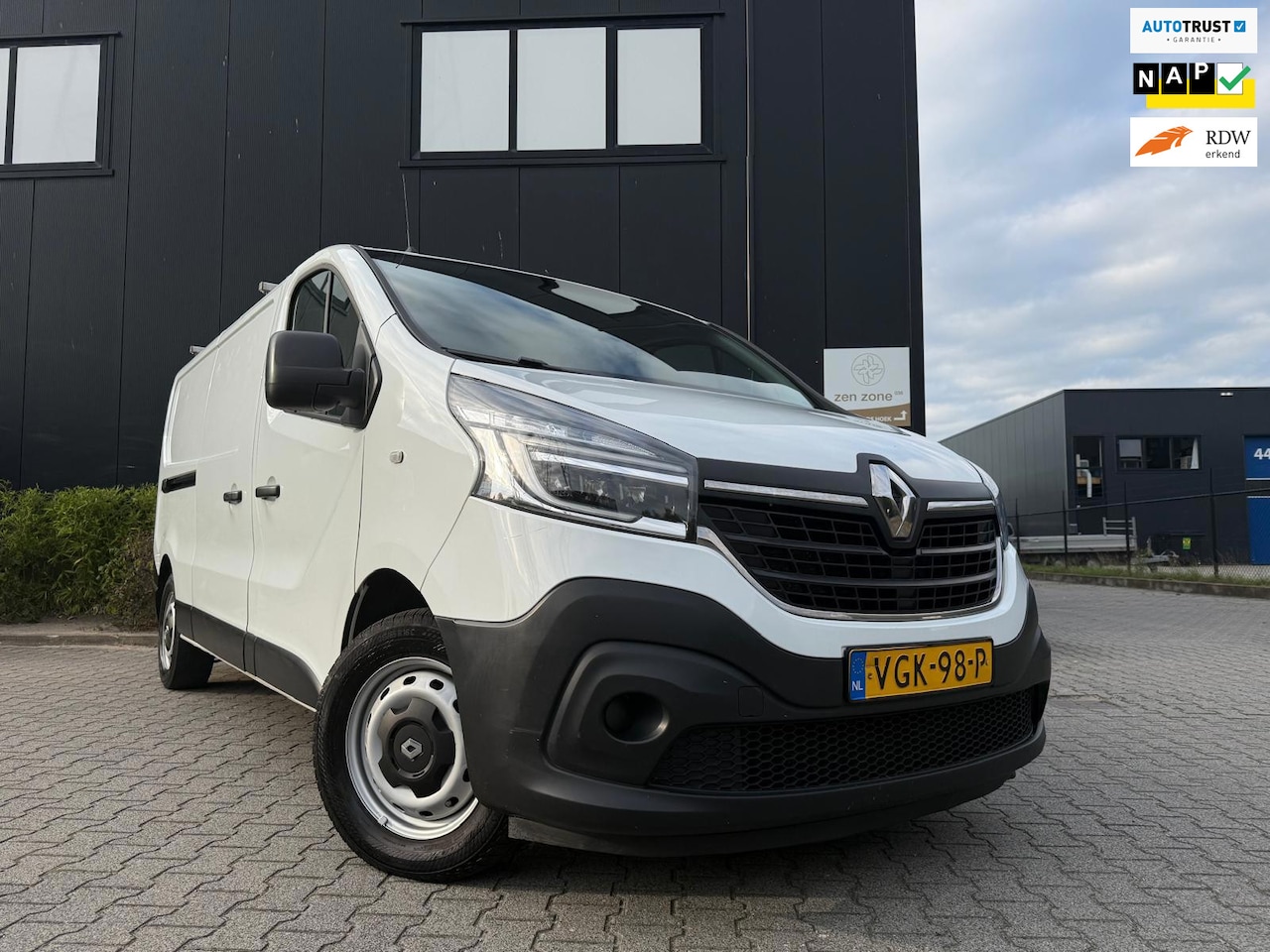 Renault Trafic - 2.0 dCi 120 T29 L2H1 Comfort 2.0 dCi 120 T29 L2H1 Comfort (RIJKLAAR) - AutoWereld.nl