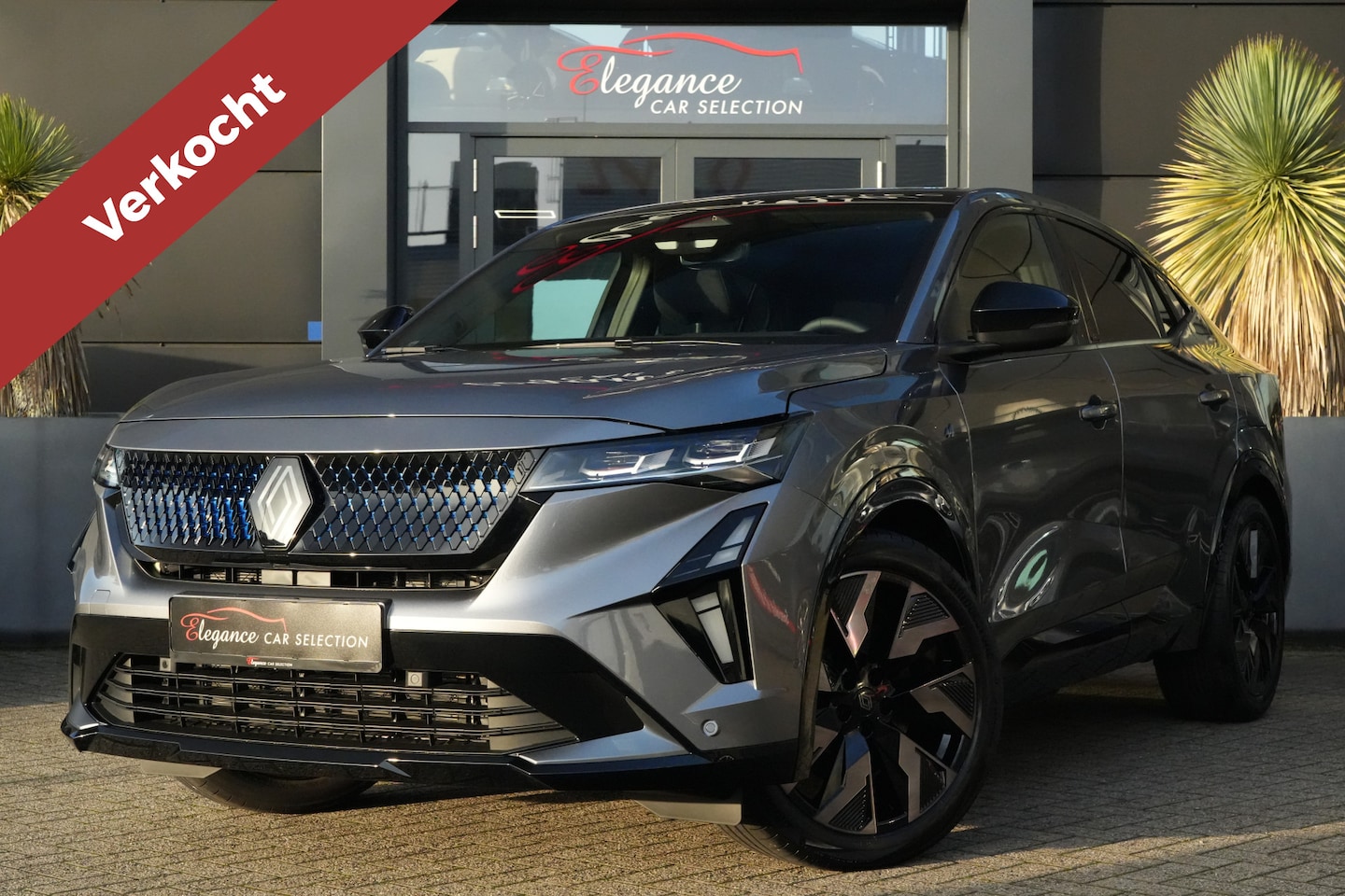 Renault Rafale - 1.2 E-Tech 4x4 Plug-in Hybrid 300 Esprit Alpine | 300 PK | Panoramadak | Matrix LED | Head - AutoWereld.nl
