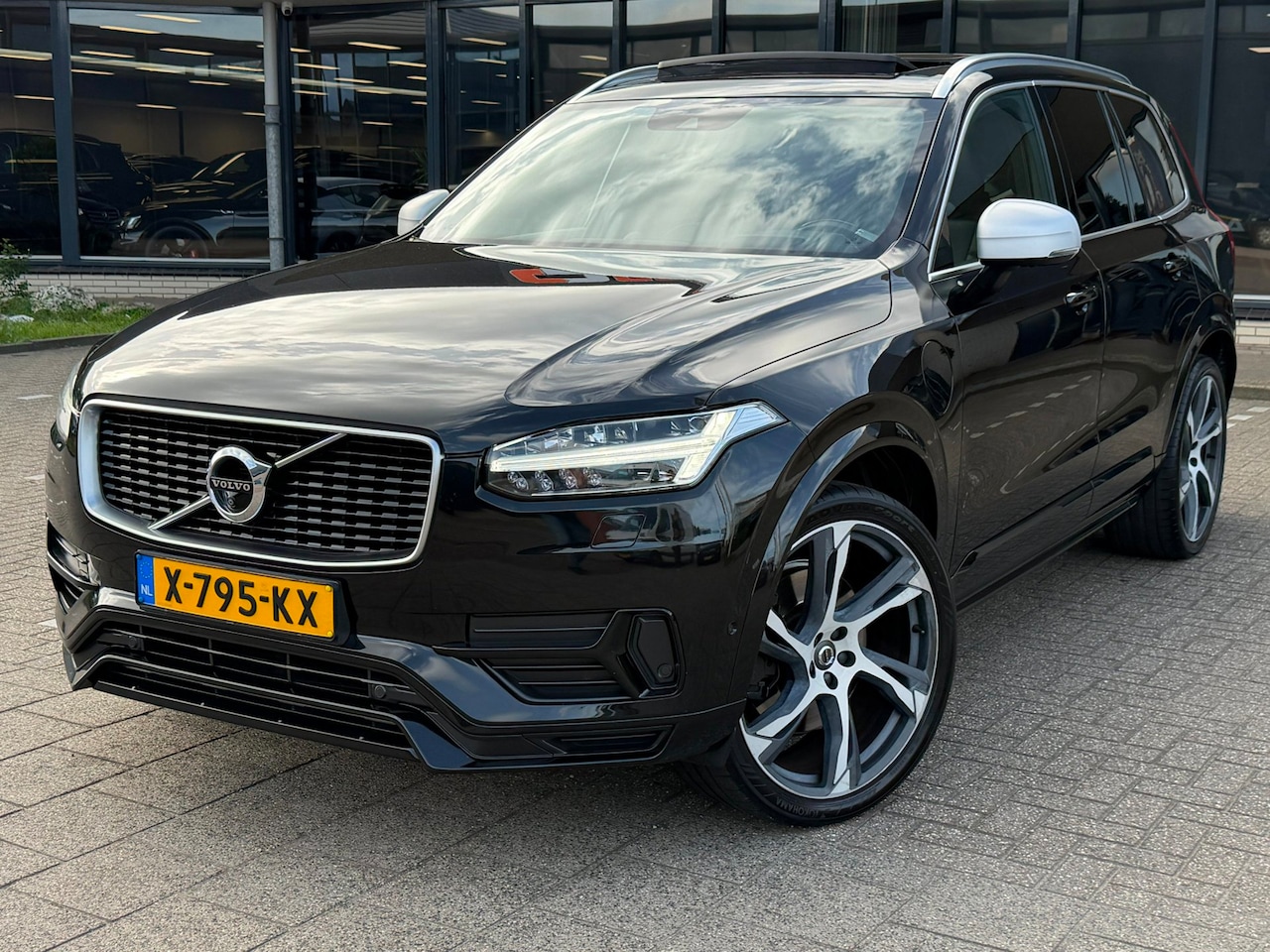 Volvo XC90 - 2.0 T8 Twin Engine AWD R DESIGN l AFNM. TREKHAAK - AutoWereld.nl