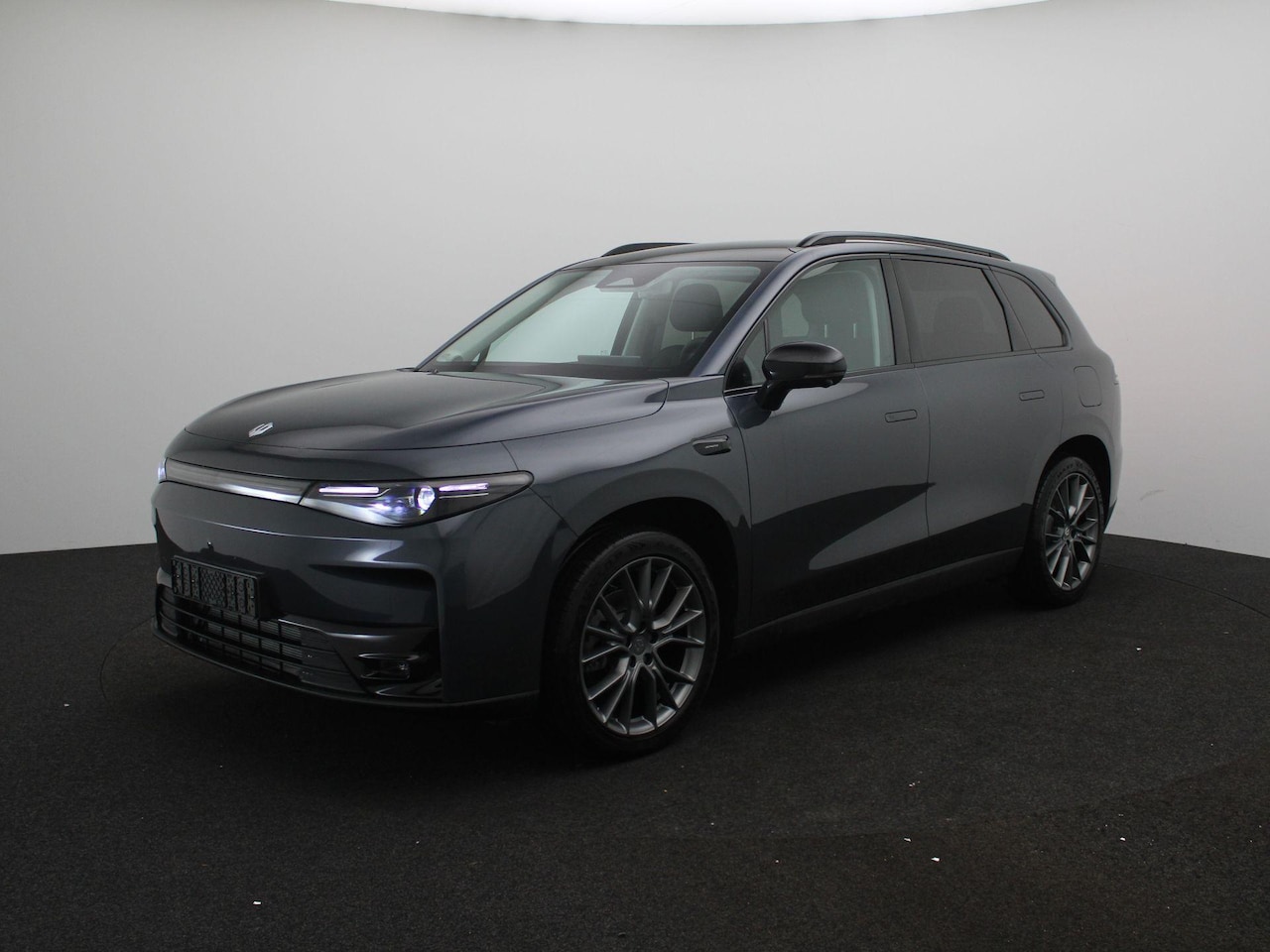 Leapmotor C10 - Design REEV 28.4 kWh | DEMO SALE - AutoWereld.nl