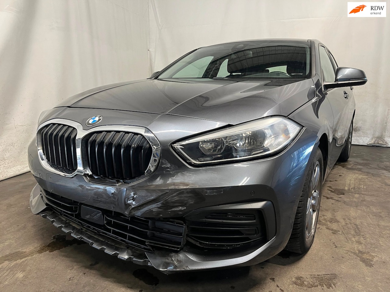 BMW 1-serie - 116d - Front Schade - Motor Lamp Brandt - AutoWereld.nl