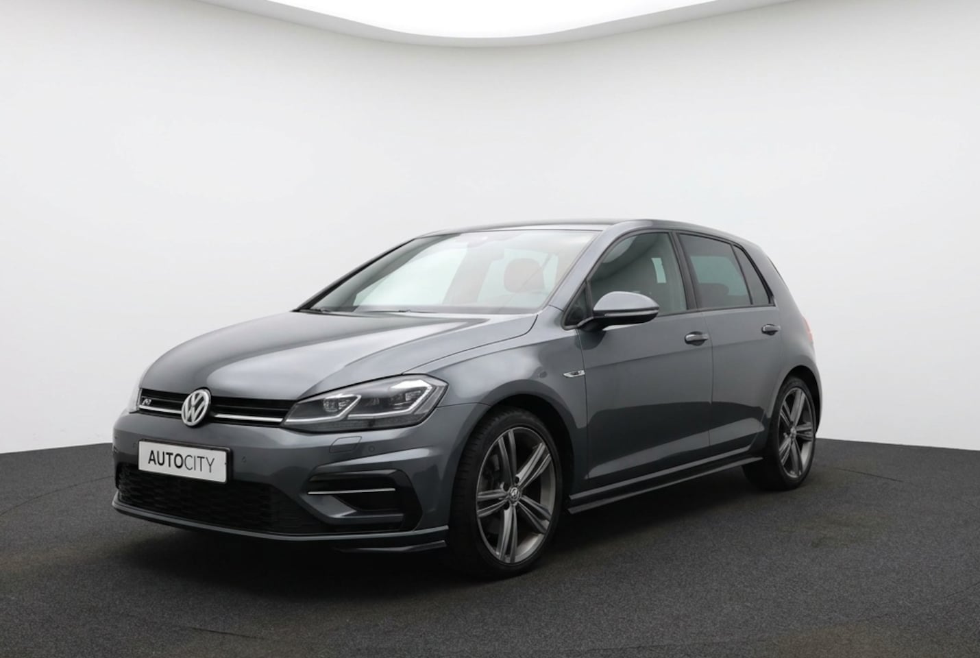Volkswagen Golf - VII Lim. 1.5 TSI Highline Business R 150PK DSG | Pano | R-Line | Carplay | Ambience verlic - AutoWereld.nl