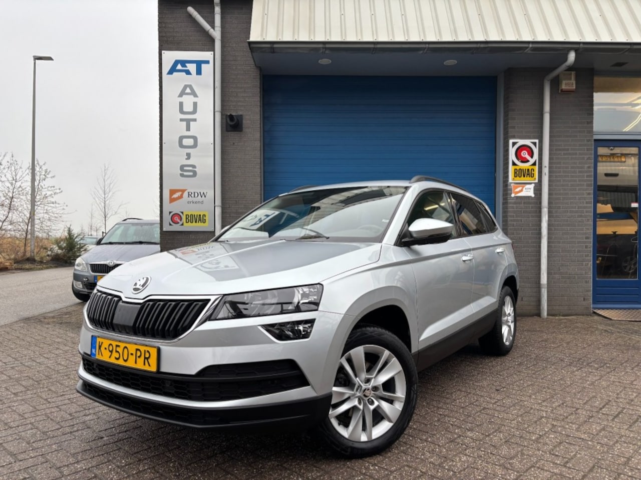 Skoda Karoq - 1.5 TSI ACT BUS. ED. / automaat / trekhaak / 12mnd BOVAG-garantie - AutoWereld.nl