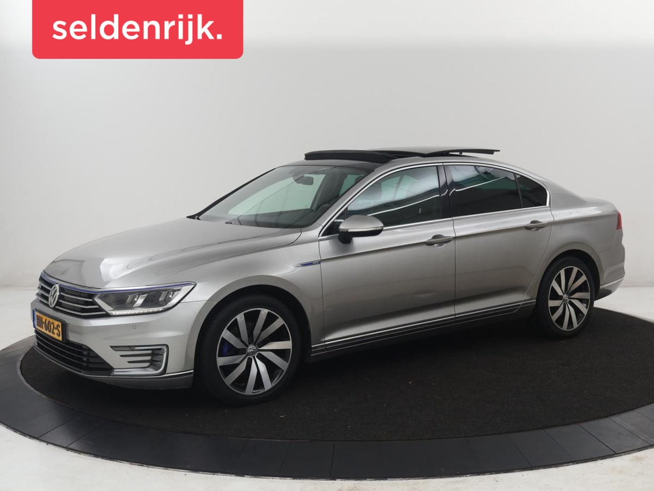 Volkswagen Passat - 1.4 TSI GTE Highline | Panoramadak | Leder/alcantara | Adaptive cruise | Stoelverwarming | - AutoWereld.nl