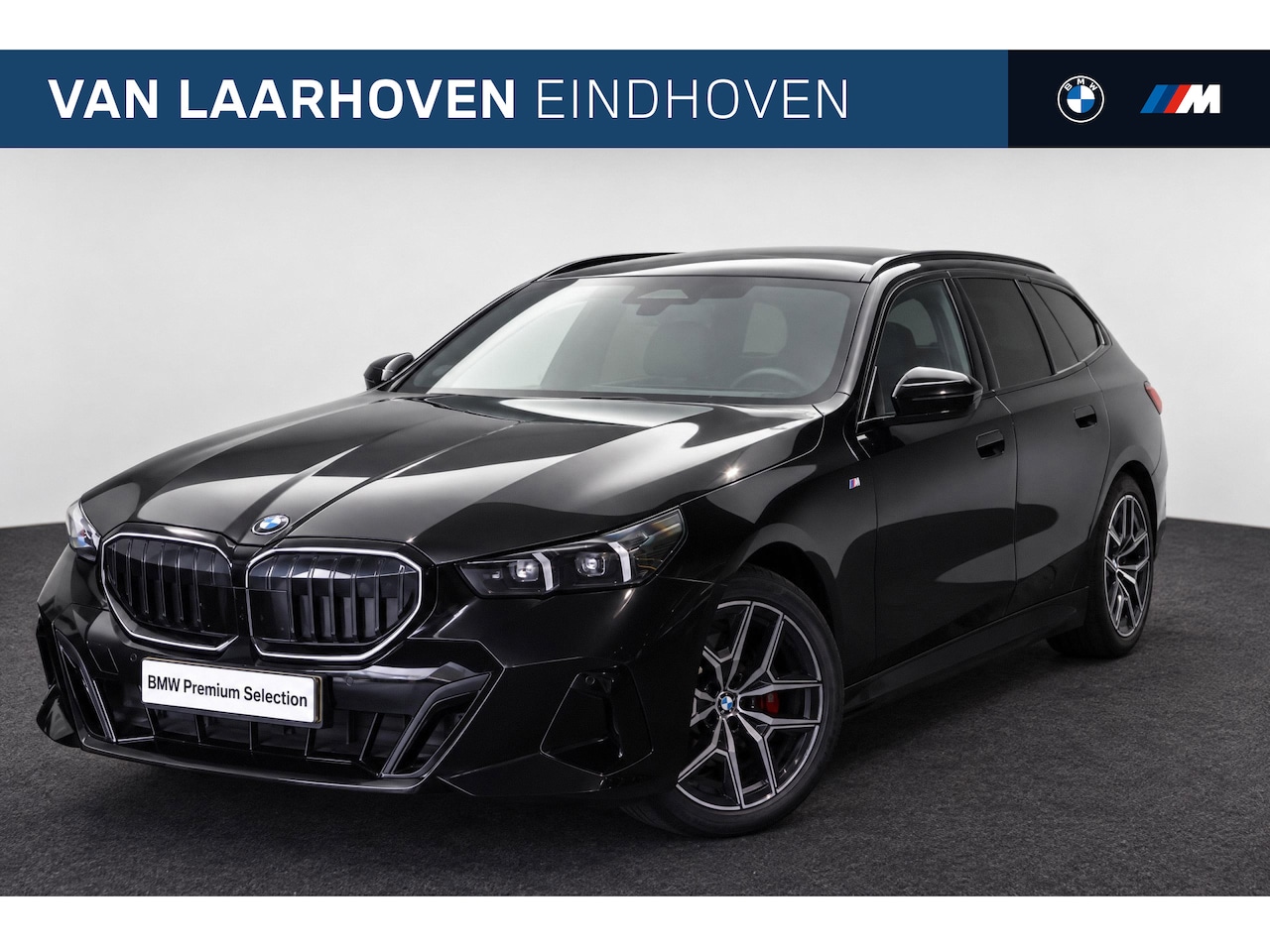 BMW 5-serie Touring - 520i M Sport Automaat / Trekhaak / Panoramadak / Comfortstoelen / Comfort Access / Achteru - AutoWereld.nl
