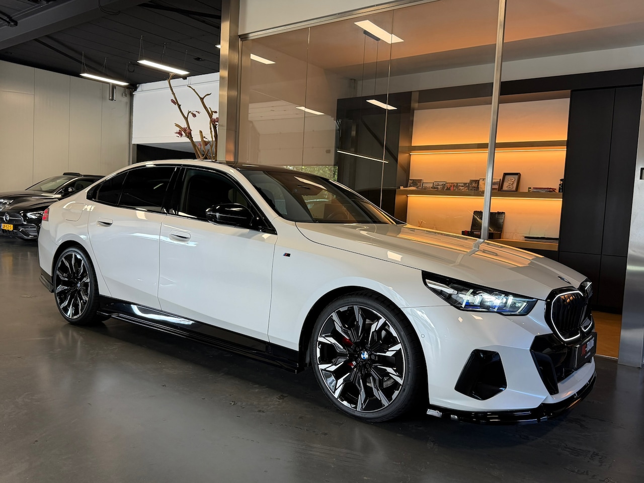BMW 5-serie - 520i M Performance Garantie uniek - AutoWereld.nl