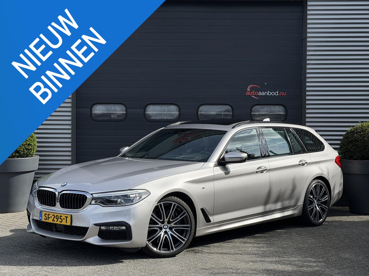 BMW 5-serie Touring - 540d xDrive High Executive M-Sport | Panoramadak | 360* Camera | Head-UP | Achteras Bestru - AutoWereld.nl