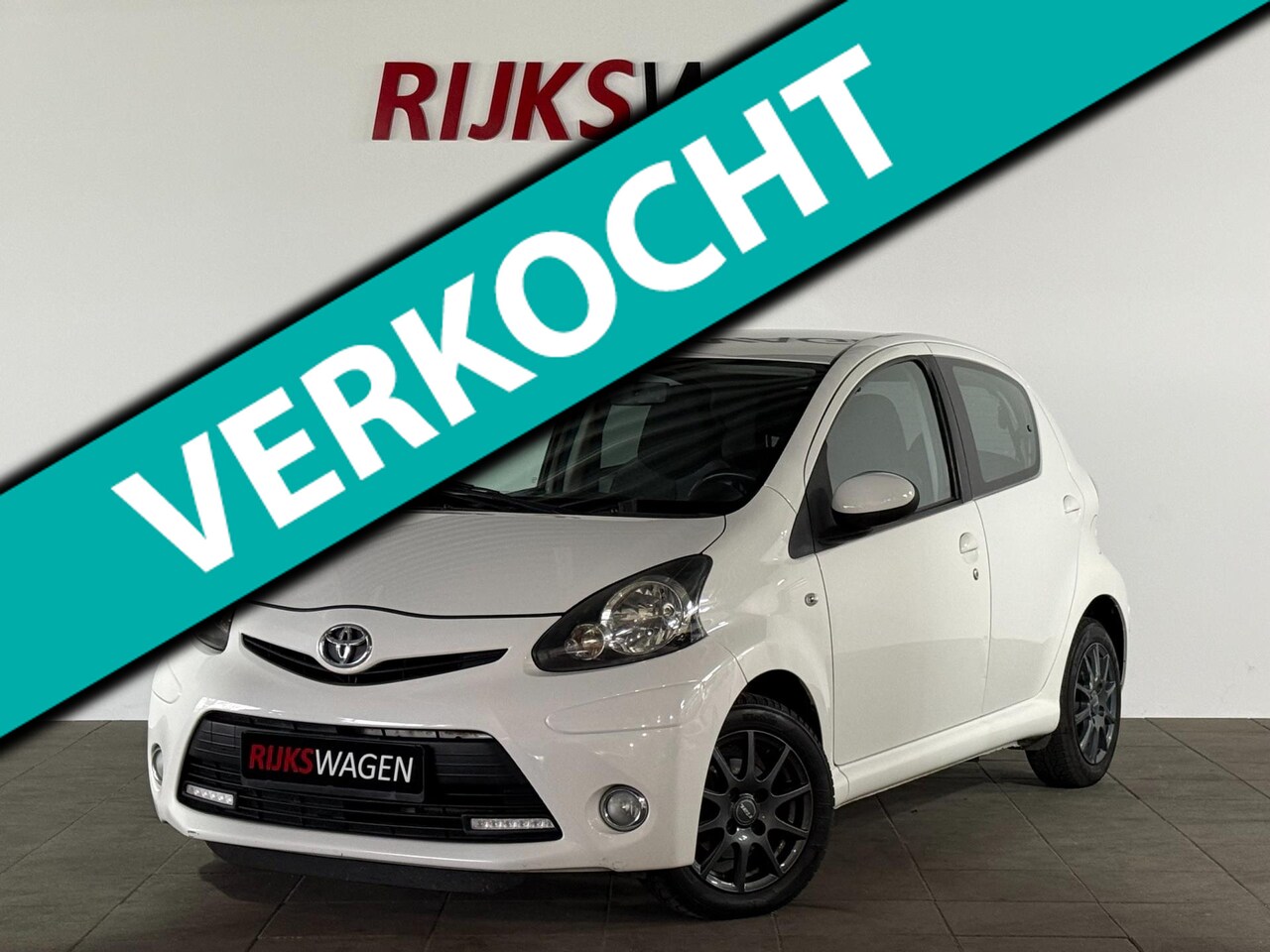 Toyota Aygo - 1.0 VVT-i Aspiration Lederstuur/Airco/Bluetooth - AutoWereld.nl