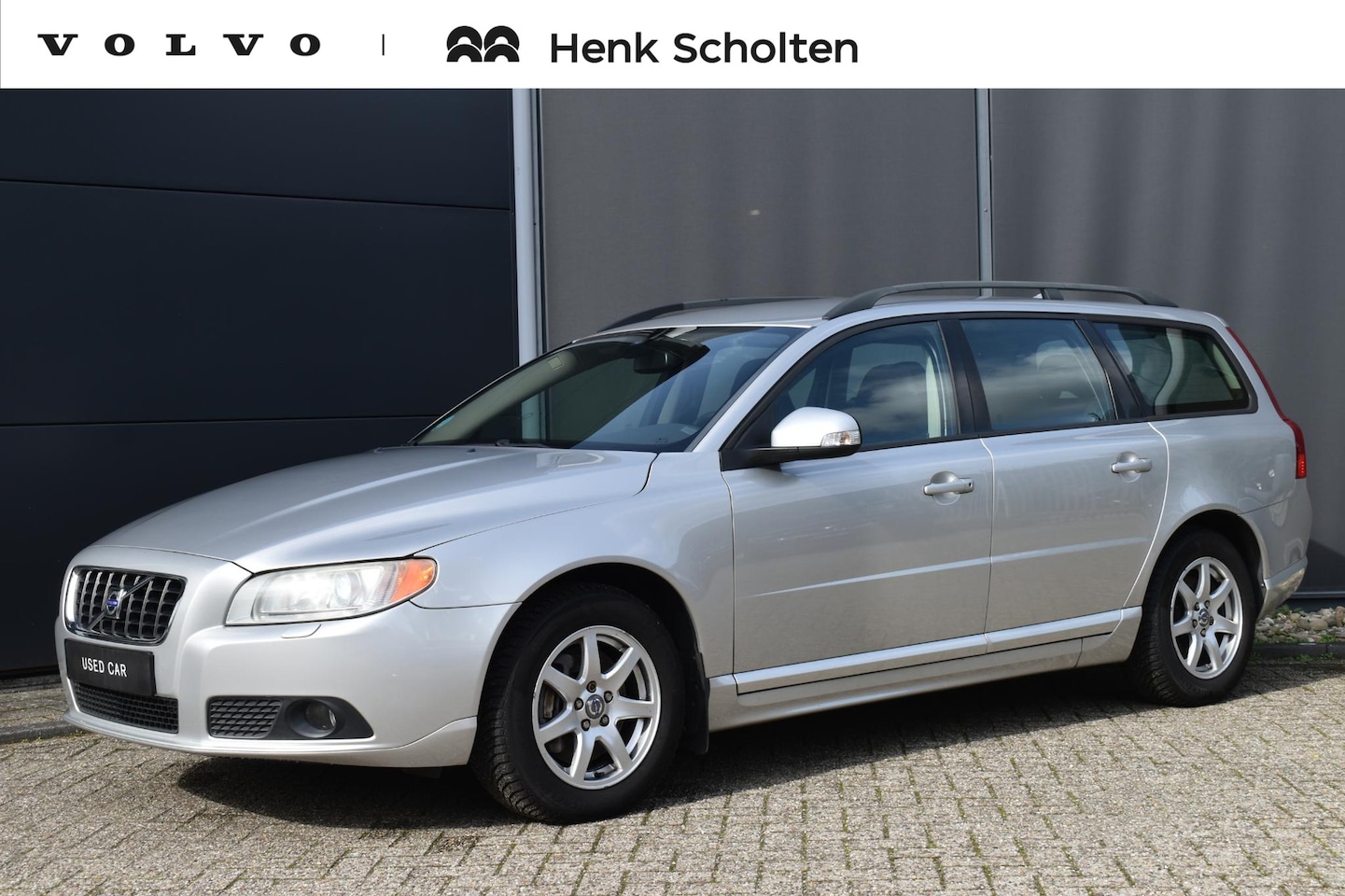 Volvo V70 - 2.5T Momentum | 5-Cilinder | Trekhaak | Climate Control | Cruise Control | High Performanc - AutoWereld.nl