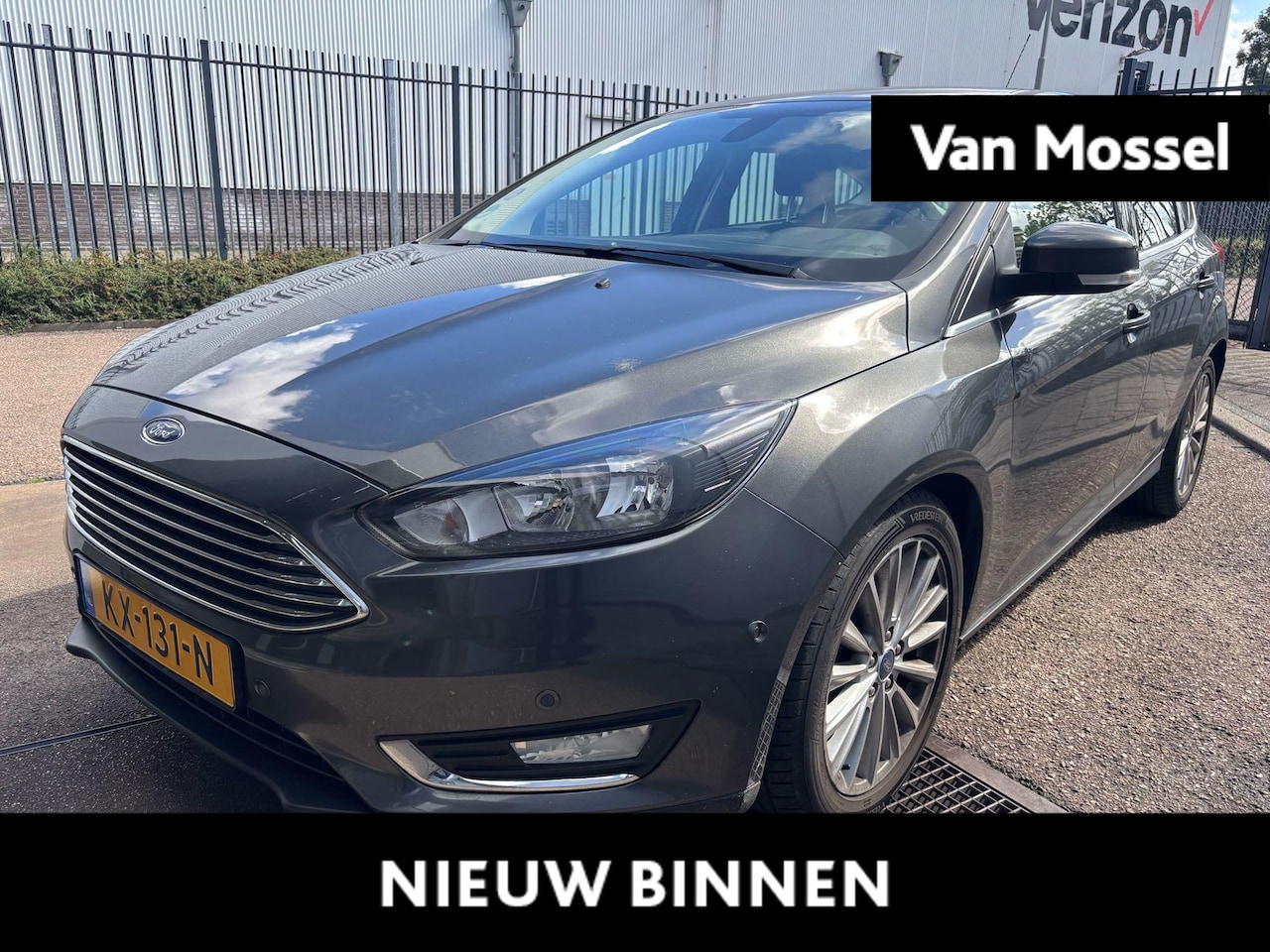 Ford Focus - 1.5 Titanium | 150PK | KEYLESS ENTRY | TREKHAAK | CLIMATE CONTROL | NAVIGATIE | CAMERA | P - AutoWereld.nl