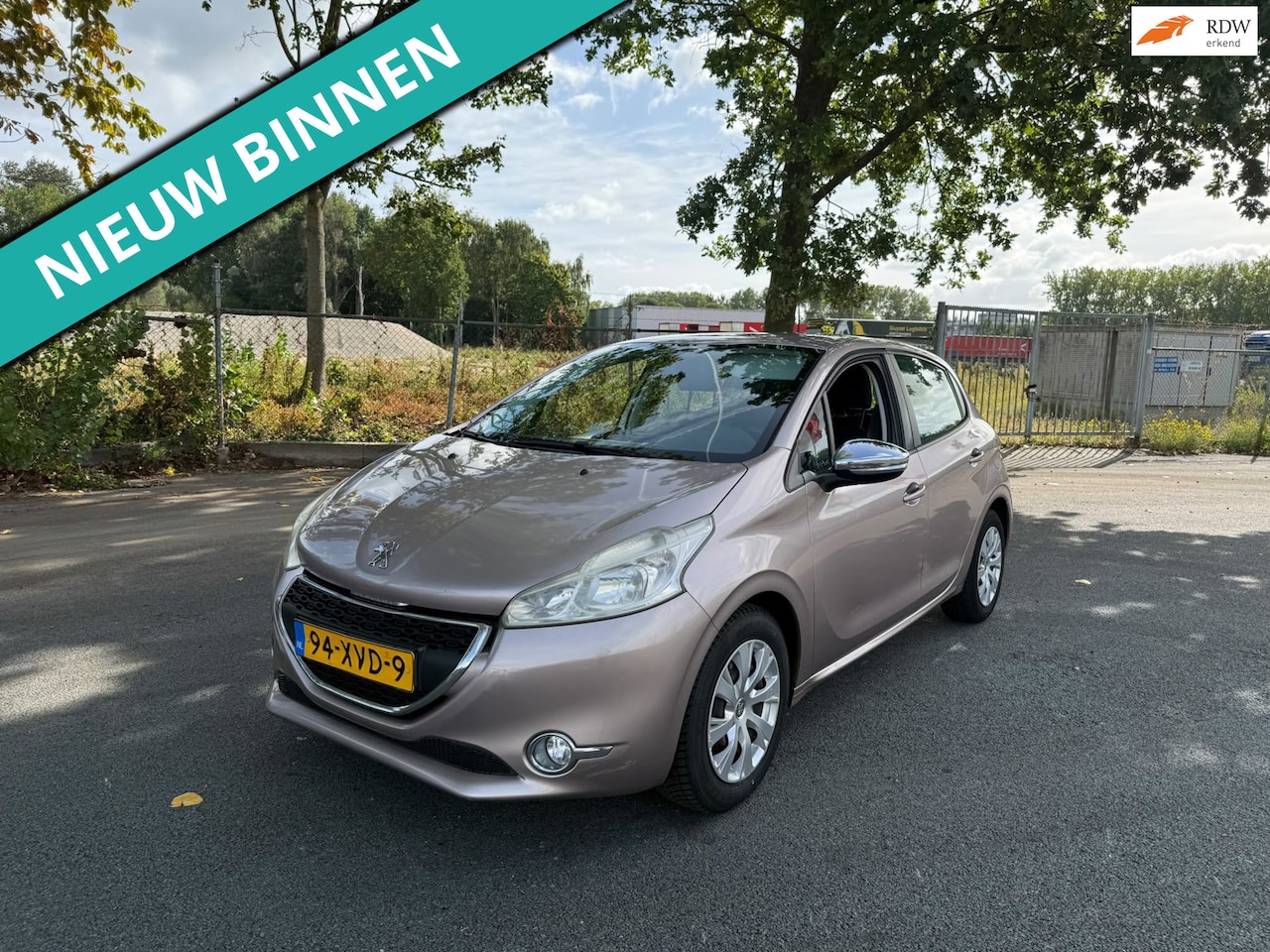 Peugeot 208 - 1.2 VTi Access LEUKE AUTO RIJDT EN SCHAKELT GOED - AutoWereld.nl