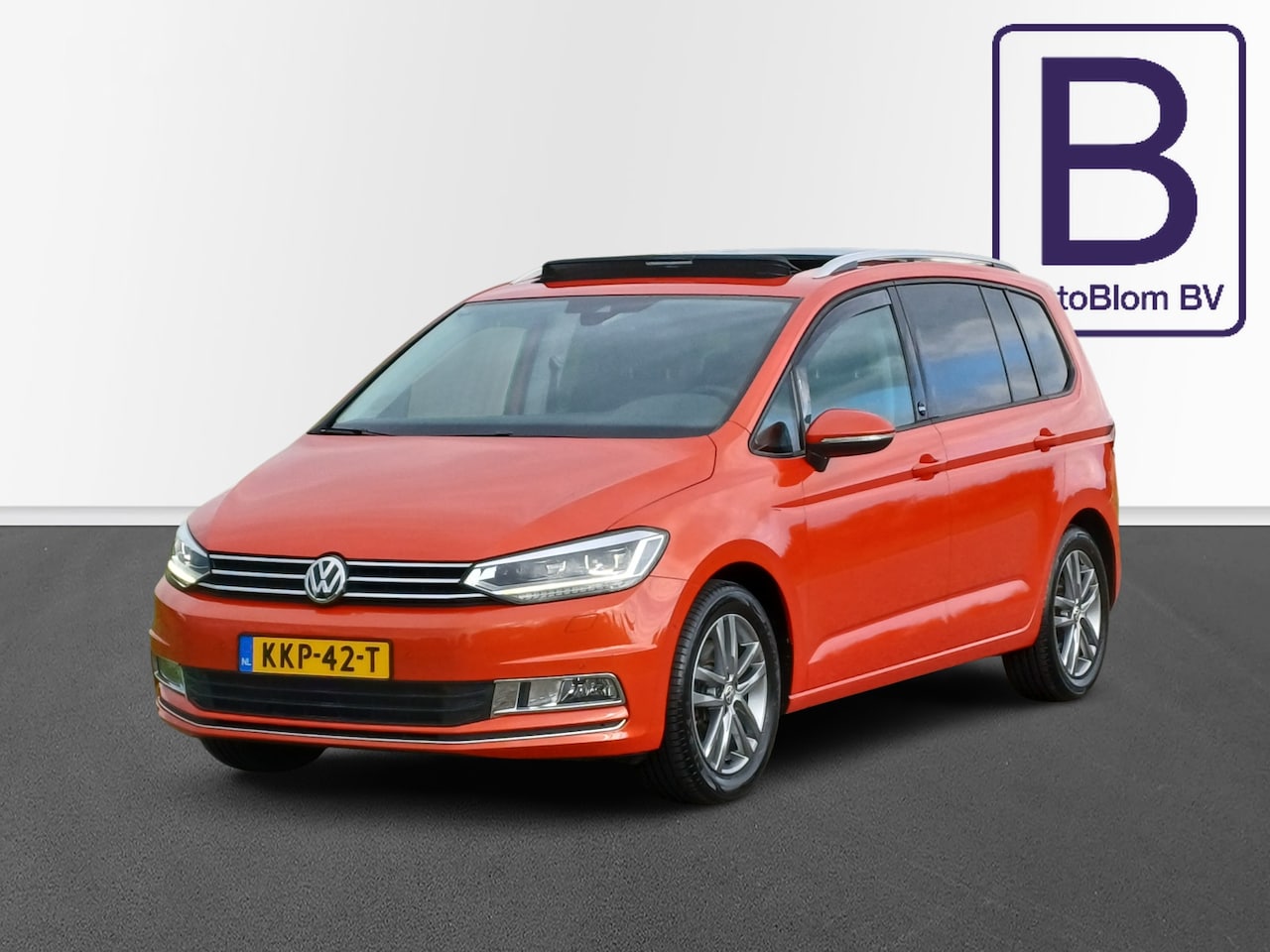 Volkswagen Touran - 1.4 TSI Highline SOUND /schitterende kleur!/Pano/Camera/Cruise/Navi/17"/ - AutoWereld.nl
