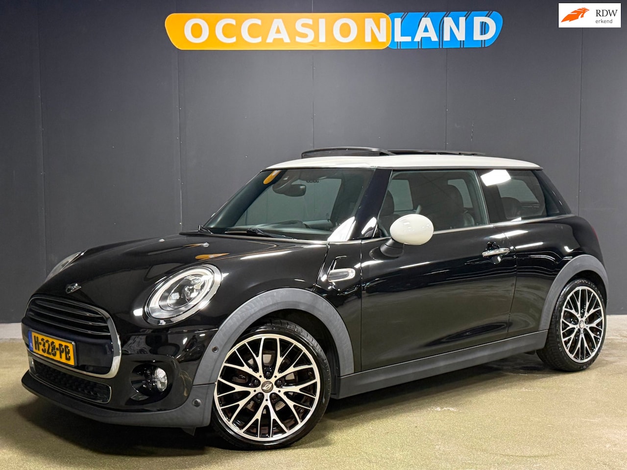 MINI 3-Deurs - 1.5 Cooper Chili Serious Business|PANO|SFEER|CAMERA|ACC|STOELV|BLUETOOTH|NAVI|18INCH| - AutoWereld.nl
