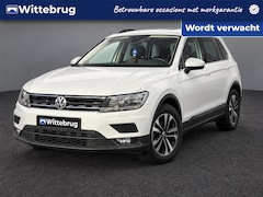 Volkswagen Tiguan - 1.5 TSI ACT Comfortline Business / Pano / Parkeersensoren voor en achter / Navi / Adaptive