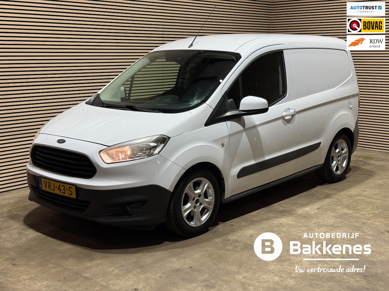 Ford Transit Courier - 1.0 Ambiente | Benzine | Airco | Trekhaak - AutoWereld.nl