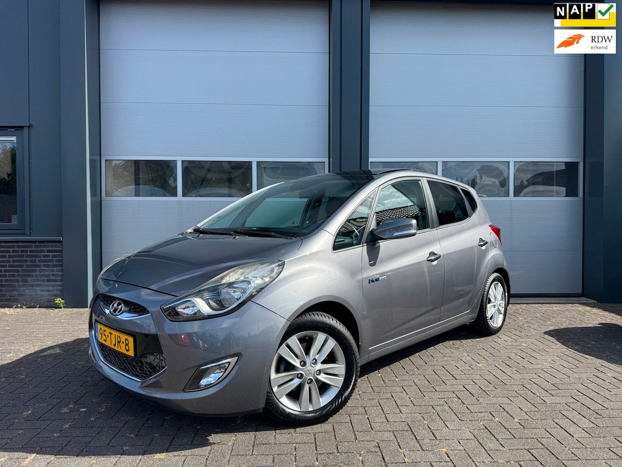 Hyundai ix20 - 1.4i i-Catcher Panoramadak Leder Trekhaak - AutoWereld.nl