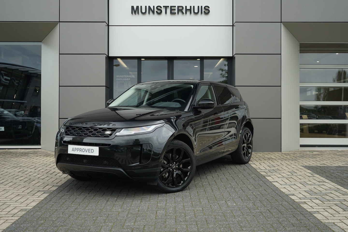Land Rover Range Rover Evoque - P300e AWD SE | Voorstoelen verwarmd | - AutoWereld.nl