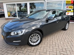 Volvo V60 - 1.6 T3 Momentum/ Leder/ Navi/ trekhaak/ Cruise/ Airco/ Wifi