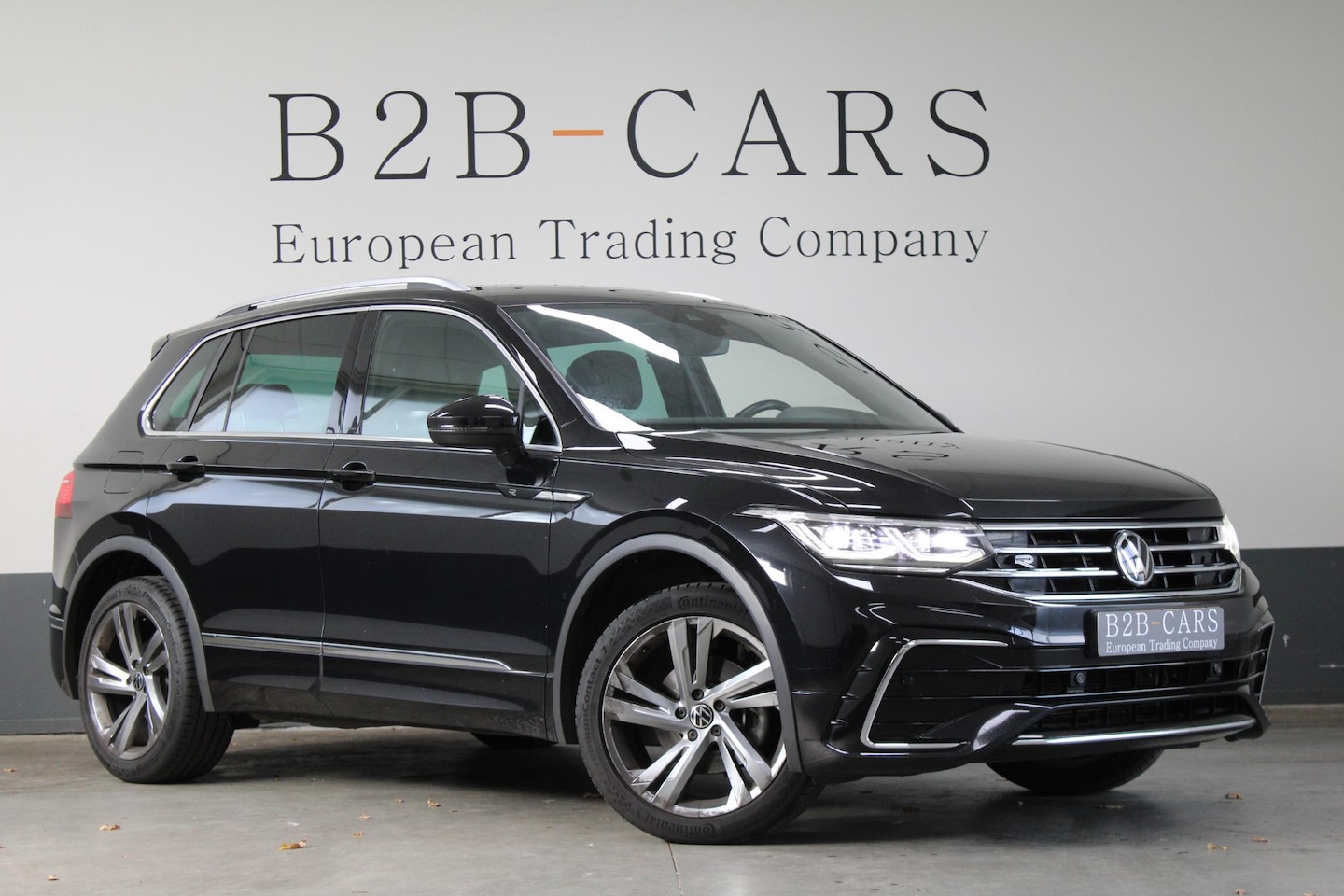Volkswagen Tiguan - 1.5 TSI DSG | 2x R-line | Trekhaak | IQ Light | Stoelverwarming - AutoWereld.nl