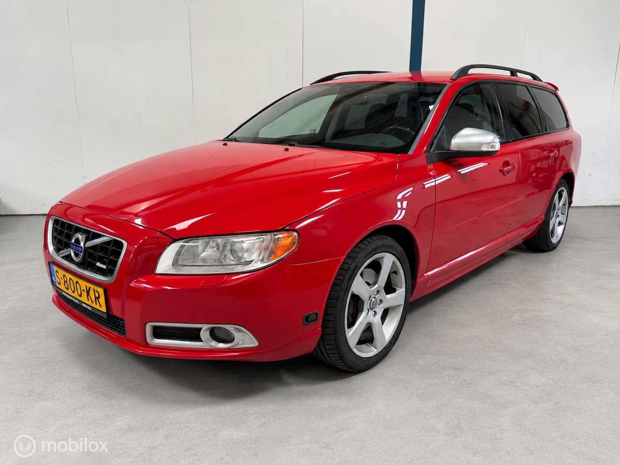 Volvo V70 - 2.5T R-Design AUTOMAAT / LEER / XENON - AutoWereld.nl