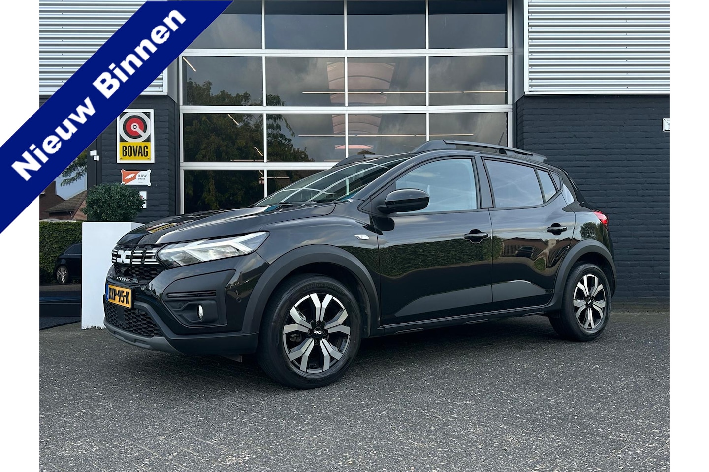 Dacia Sandero Stepway - 1.0 100 ECO-G Up&Go, Airco, CarPlay, Cruise, Camera, Pano, Navi, Bluetooth, Lane, PDC - AutoWereld.nl