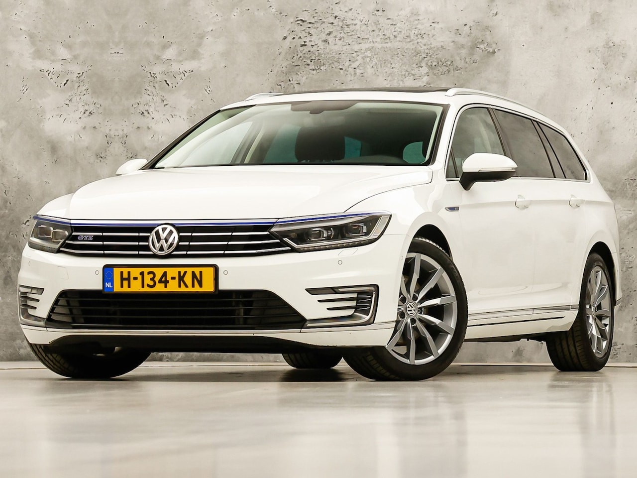 Volkswagen Passat Variant - 1.4 TSI GTE HighLine Sport Automaat (PANORAMADAK, APPLE CARPLAY, SOH 77,9%, GROOT NAVI, CA - AutoWereld.nl