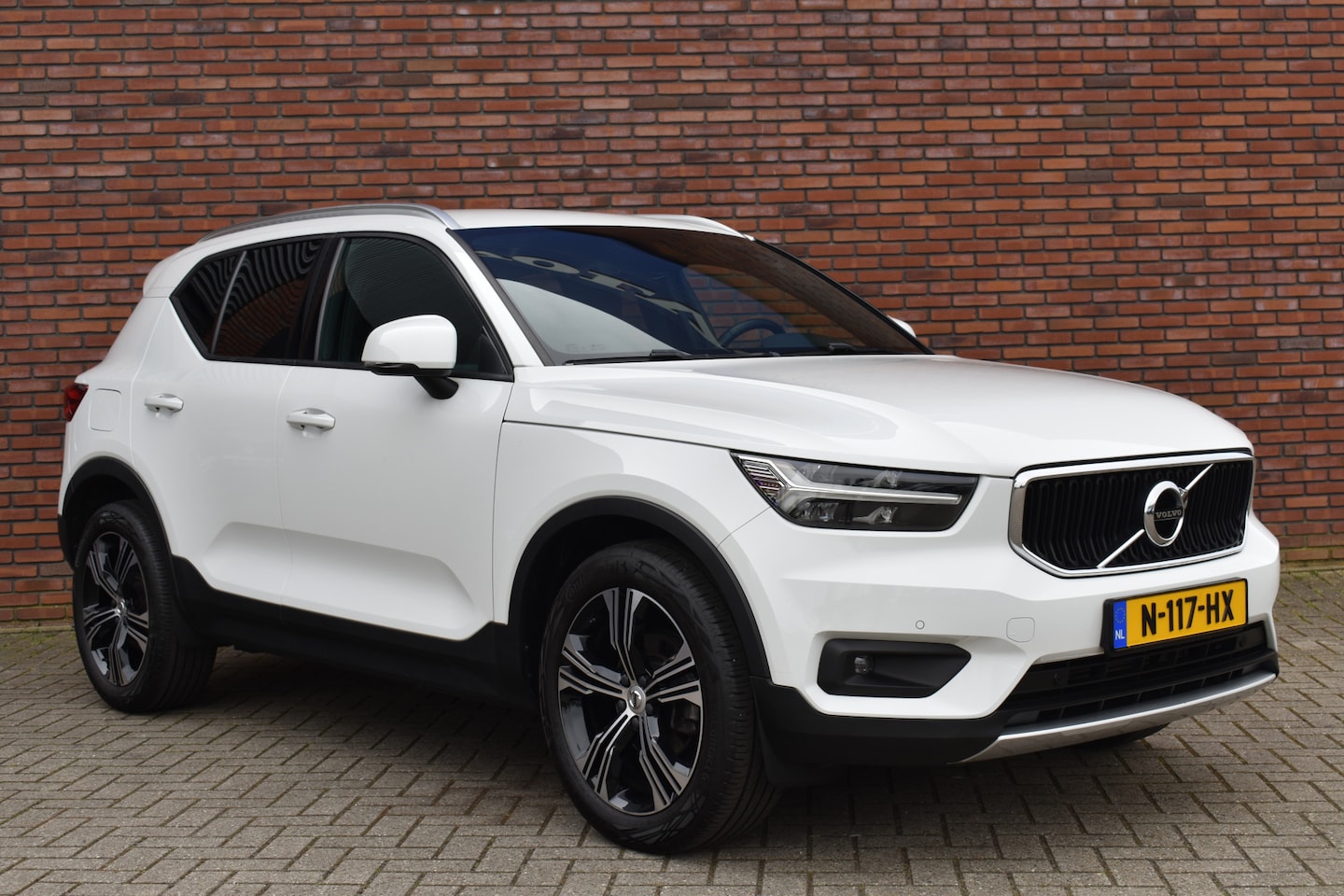 Volvo XC40 - T3 163PK Automaat Business Pro | Trekhaak | 19'' | Audio & Park Assist Pack | Climate Pack - AutoWereld.nl