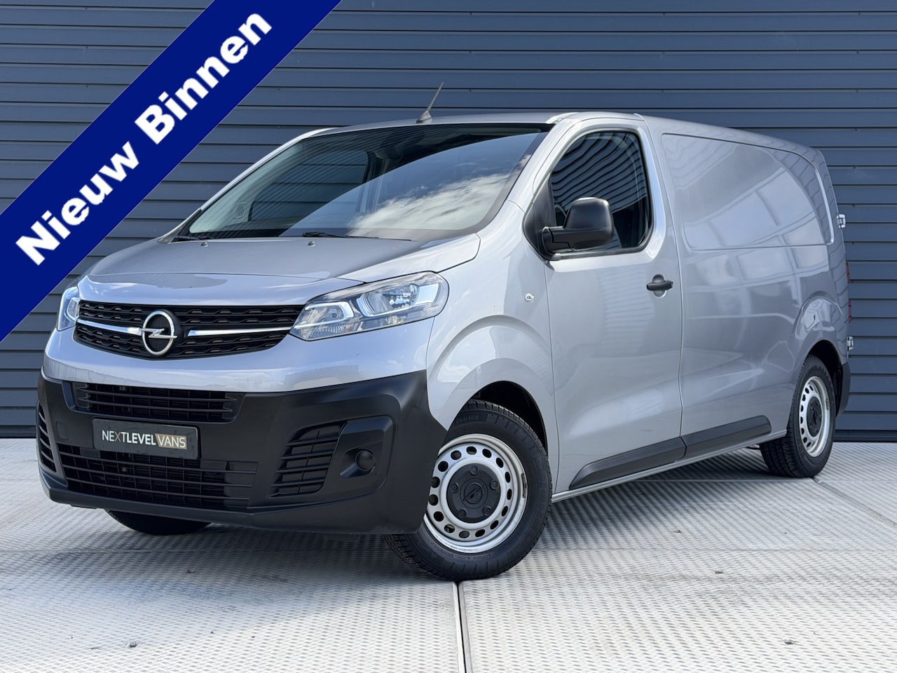 Opel Vivaro - 2.0 Diesel 145 PK L2 | Camera | Trekhaak | Apple Carplay & Android Auto - AutoWereld.nl