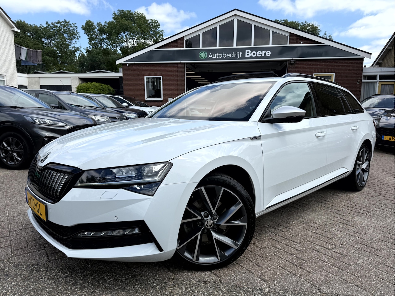 Skoda Superb Combi - 1.4 TSI iV Sportline Business Panoramadak, Trekhaak - AutoWereld.nl