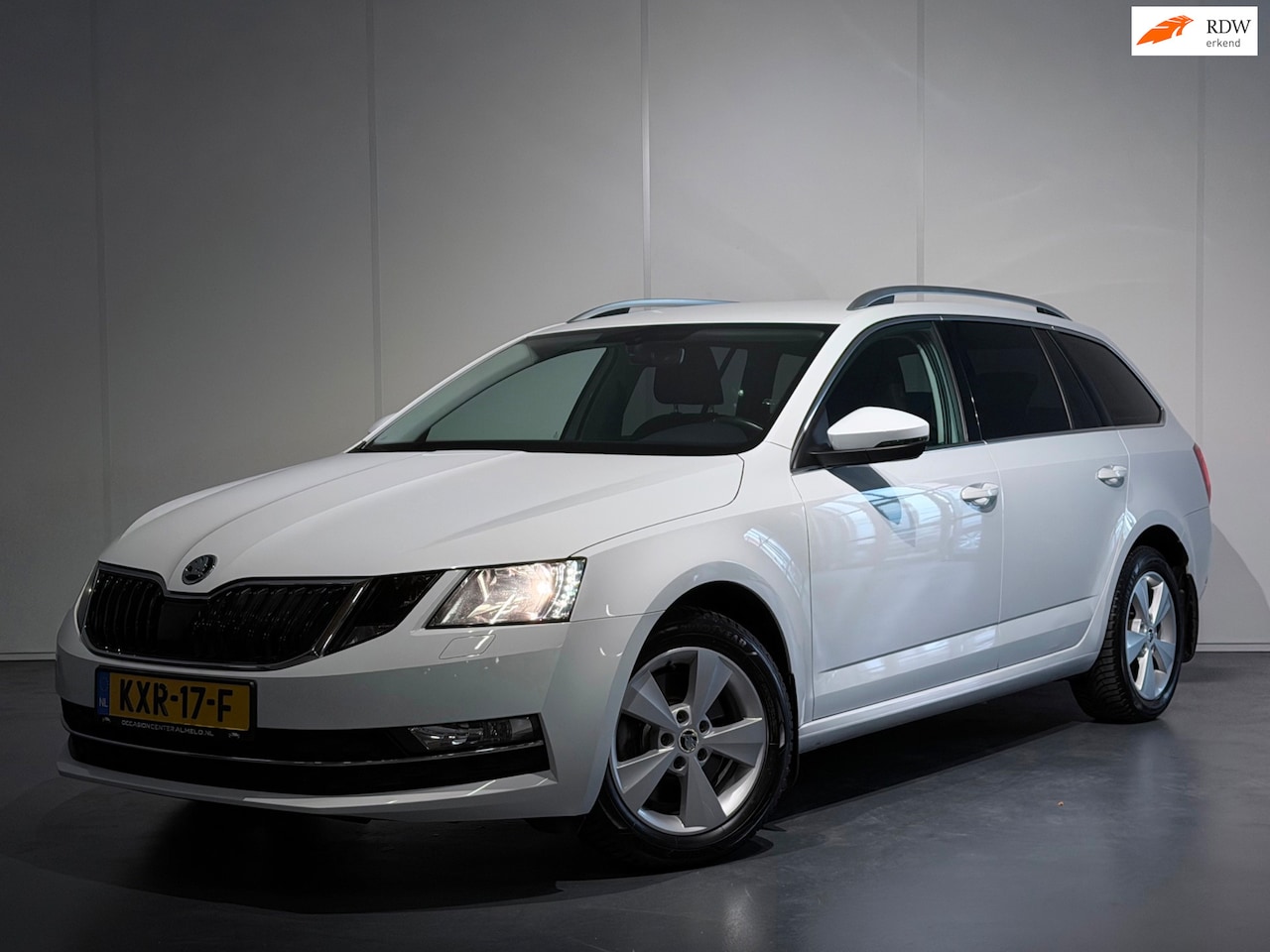 Skoda Octavia Combi - 1.4 TSI Greentech Style DSG /Clima/ACC/PDC/CarPlay/Sfeer/Trekhaak - AutoWereld.nl