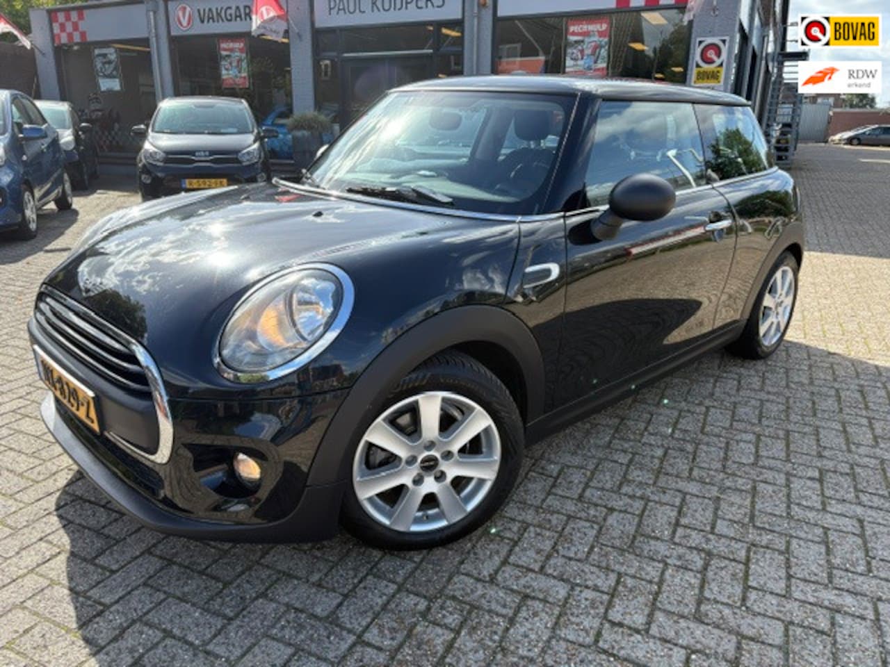 MINI 3-Deurs - Mini One 1.2 One Special *airco + lm-velgen 16" + pdc + stoelverwarming* - AutoWereld.nl