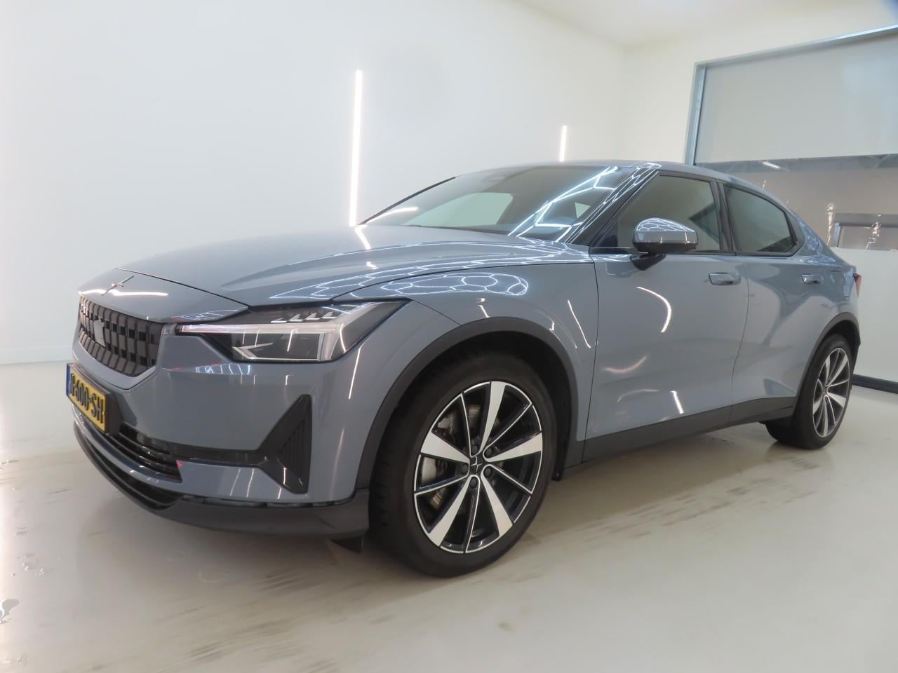 Polestar 2 - 170kW Long Range Single Motor 231pk [ TREKHAAK+PLUS PAKKET+PANODAK+CRUISE+CLIMAAT+CAMERA ] - AutoWereld.nl