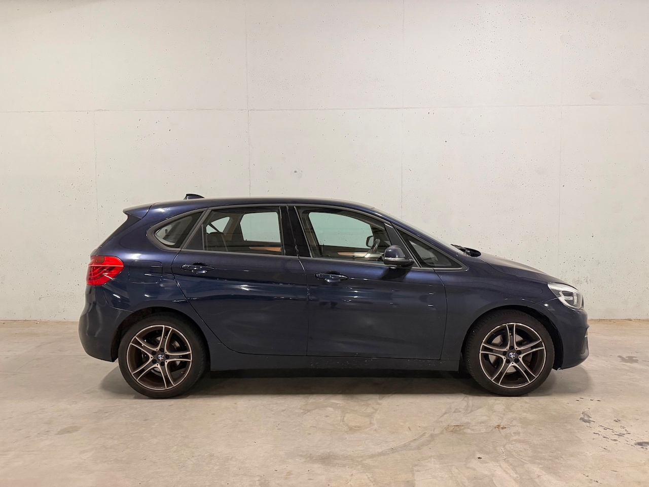BMW 2-serie Active Tourer - 218i High Executive Navi Clima Cruise Trekhaak APK NAP - AutoWereld.nl