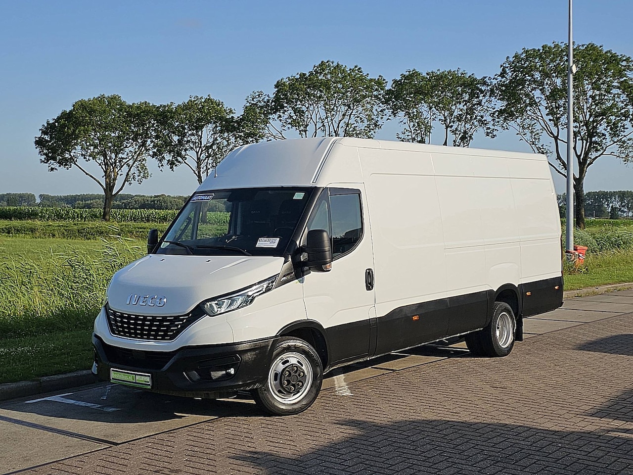 Iveco Daily - 35C18HV 3.0 410 L4H2 Cruise control, Airco, Pdc, Navi, Camera, Led, Climatecontrol, Trekha - AutoWereld.nl