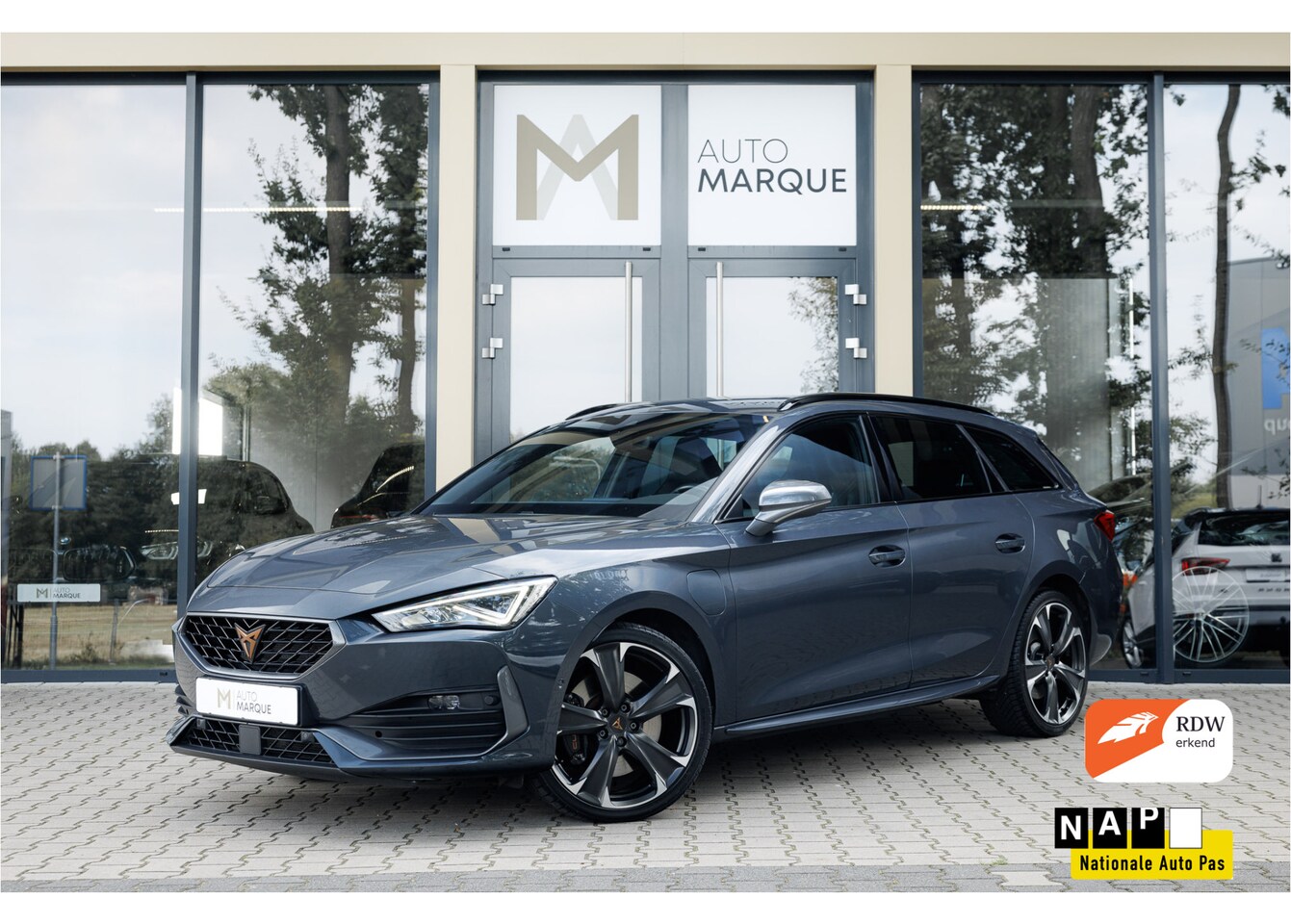 CUPRA Leon Sportstourer - 1.4 e-Hybrid VZ 245PK Aut. | Adrenaline | 19" LM Velgen | F1 Sportstuur | Wegklapbare Trek - AutoWereld.nl