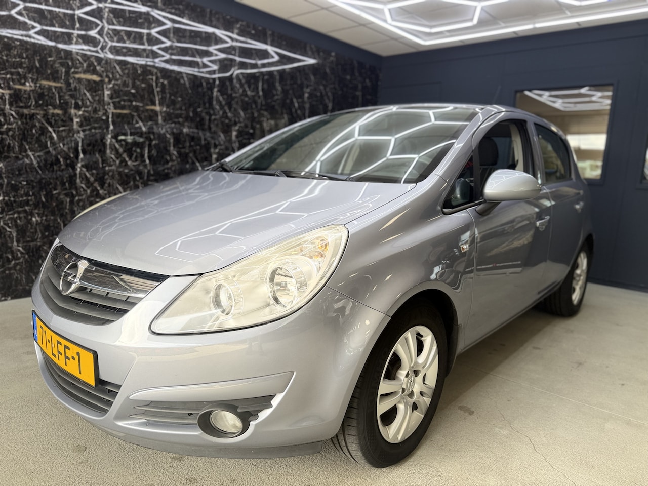 Opel Corsa - 1.2-16V Enjoy 1.2-16V Enjoy - AutoWereld.nl