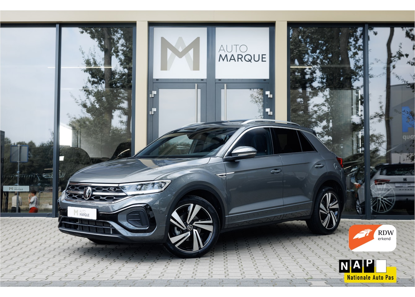 Volkswagen T-Roc - 1.5 TSI DSG 150PK Aut. | R-Line Edition | Panoramadak | 18" LM Velgen | LED Koplampen | Ac - AutoWereld.nl