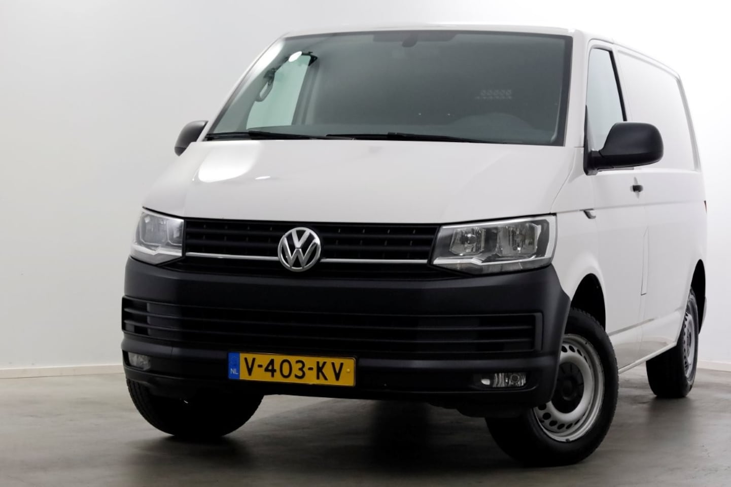 Volkswagen Transporter - T6 2.0 TDI 102pk L1H1 Comfortline Airco/Navi/Achterklep 01-2018 - AutoWereld.nl