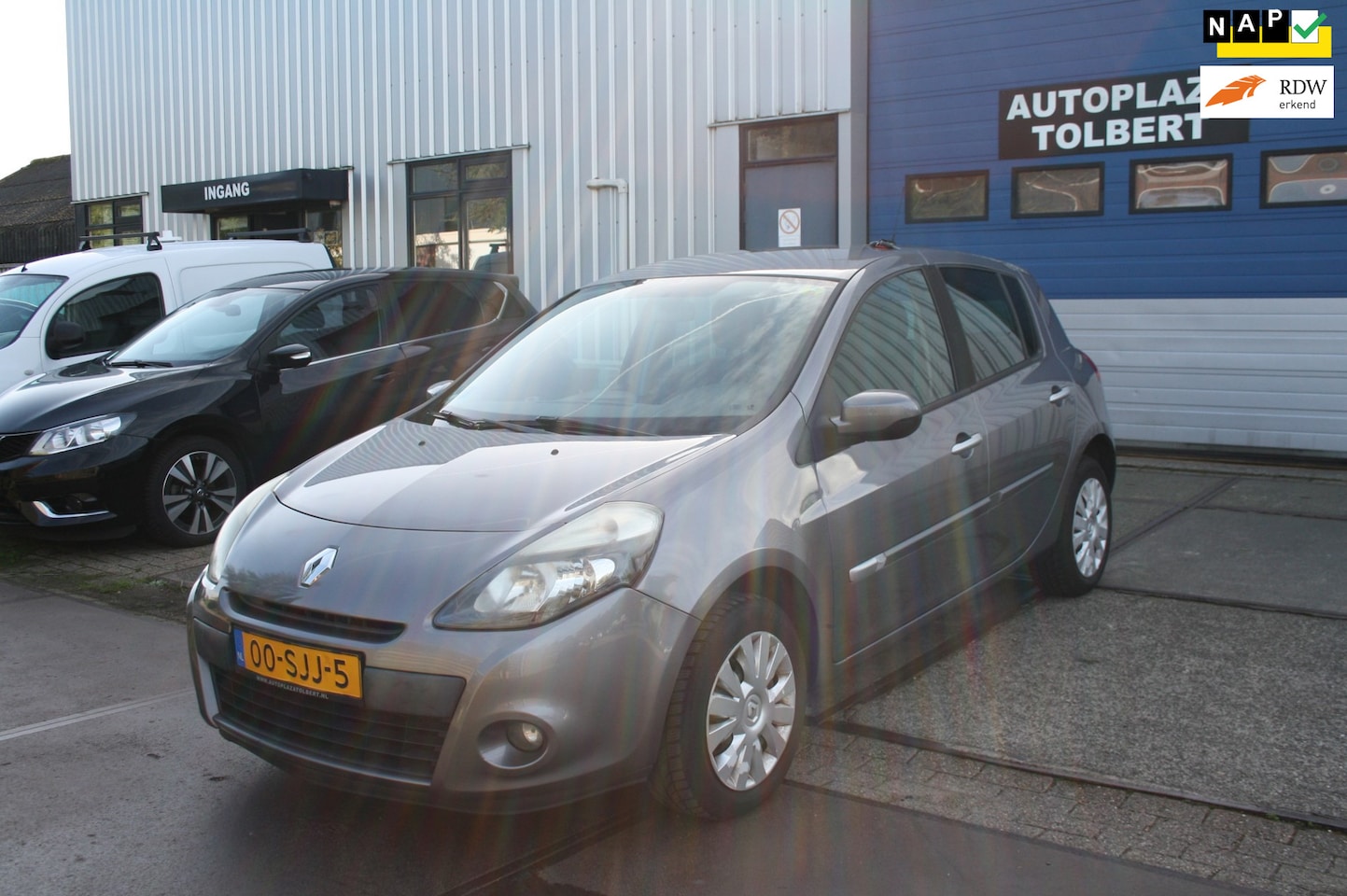 Renault Clio - 1.2 Authentique *BJ'11*AIRCO*NW-APK* - AutoWereld.nl