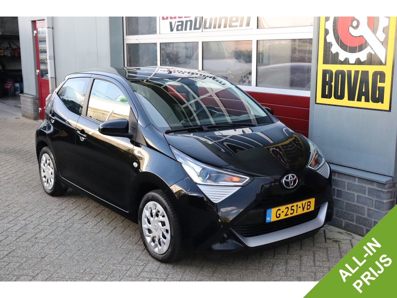 Toyota Aygo - 1.0 VVT-i x-play O.a: Camera, Carplay, Airco, Bluetooth, Rijklaar, Etc. All-in prijs! - AutoWereld.nl
