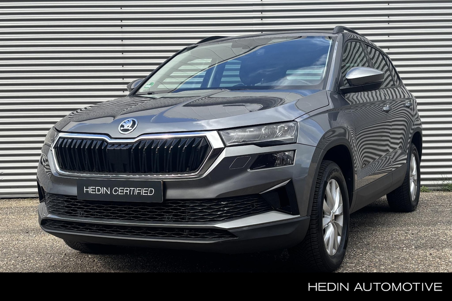 Skoda Karoq - 1.5 TSI ACT Business Edition / Apple Car Play / Keyless Entry & Start / Parkeercamera / Na - AutoWereld.nl