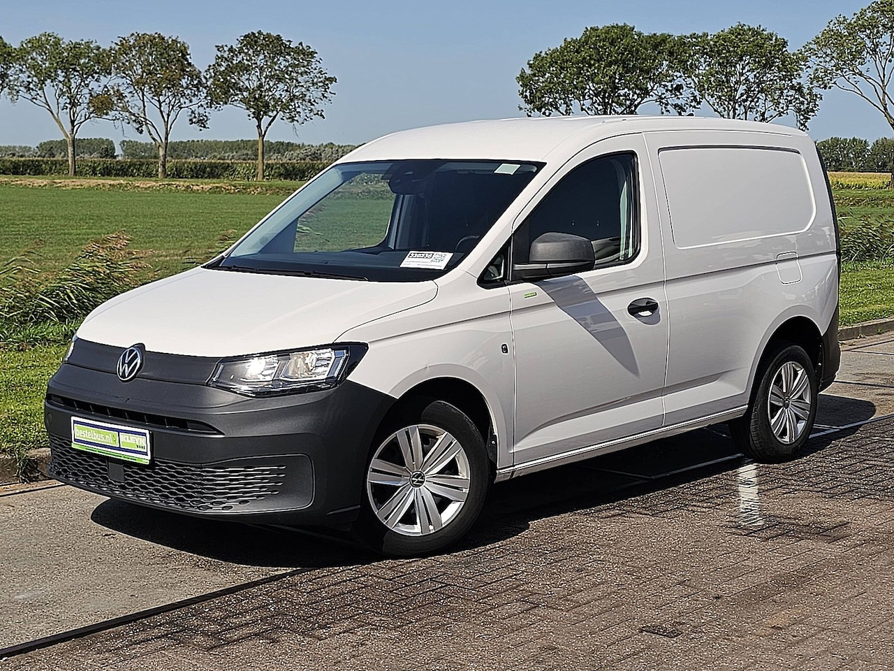 Volkswagen Caddy Cargo - 2.0 TDI Comfort L1, Cruise control, Airco, Pdc, Carplay, Navi, Camera, Trekhaak - AutoWereld.nl