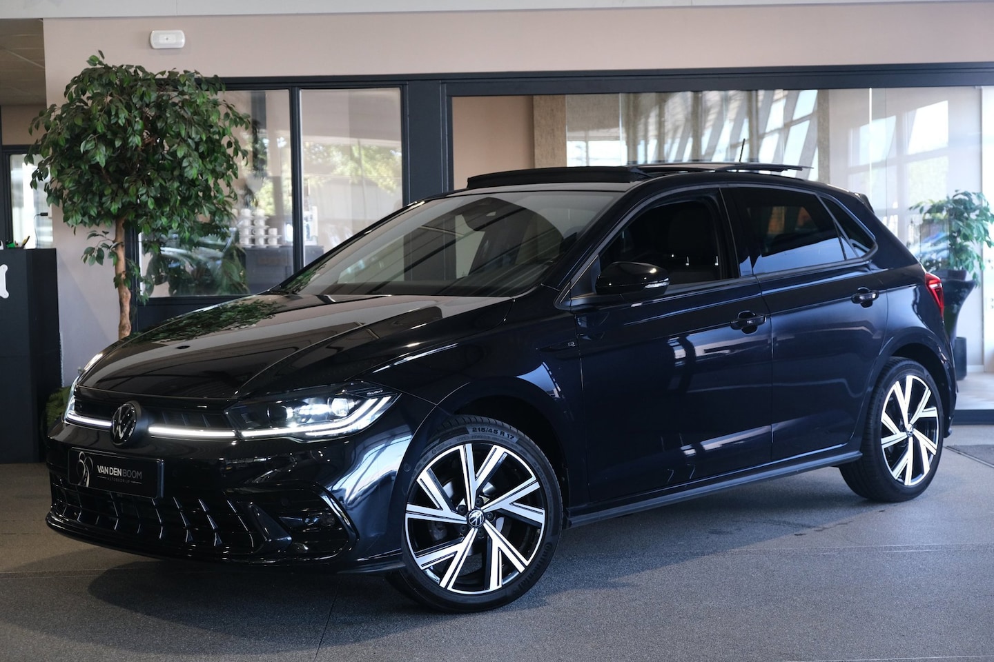 Volkswagen Polo - 1.0 TSI R-Line DSG Pano Navi Led Virtual Pdc - AutoWereld.nl