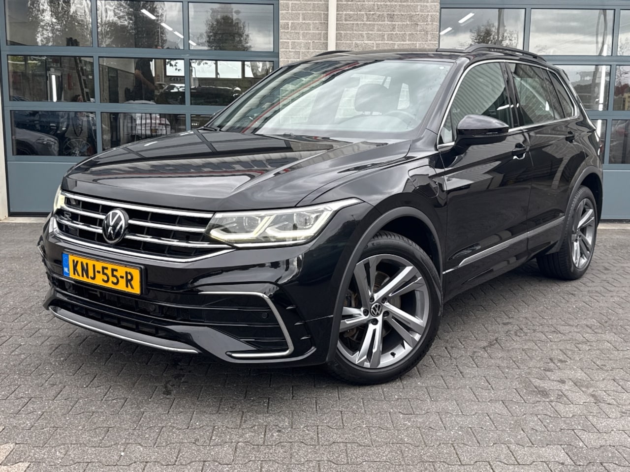 Volkswagen Tiguan - 1.4 TSI eHybrid R-Line Business 1.4 TSI eHybrid R-Line Business+ - AutoWereld.nl