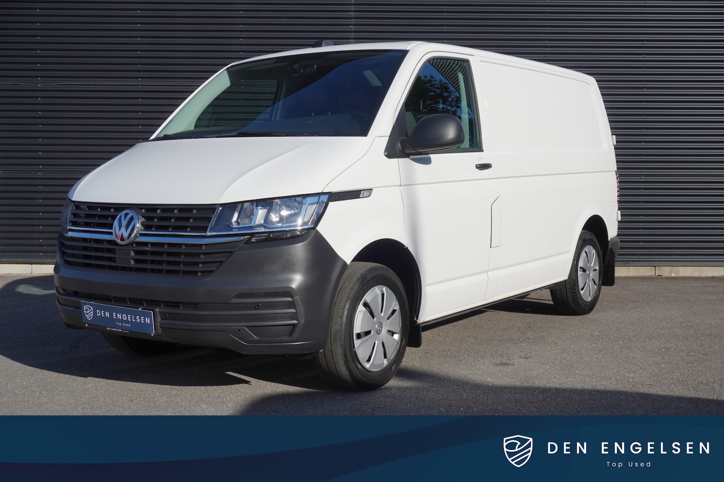 Volkswagen Transporter - 150pk Automaat L1H1 Apple Carplay Parkeersensoren Cruise control Achterdeuren Airco 3-Zits - AutoWereld.nl