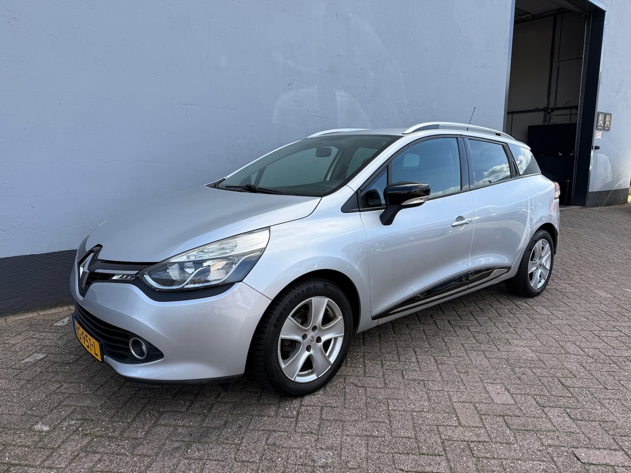 Renault Clio Estate - 0.9 TCe Expression - Navigatie - LMV - AutoWereld.nl