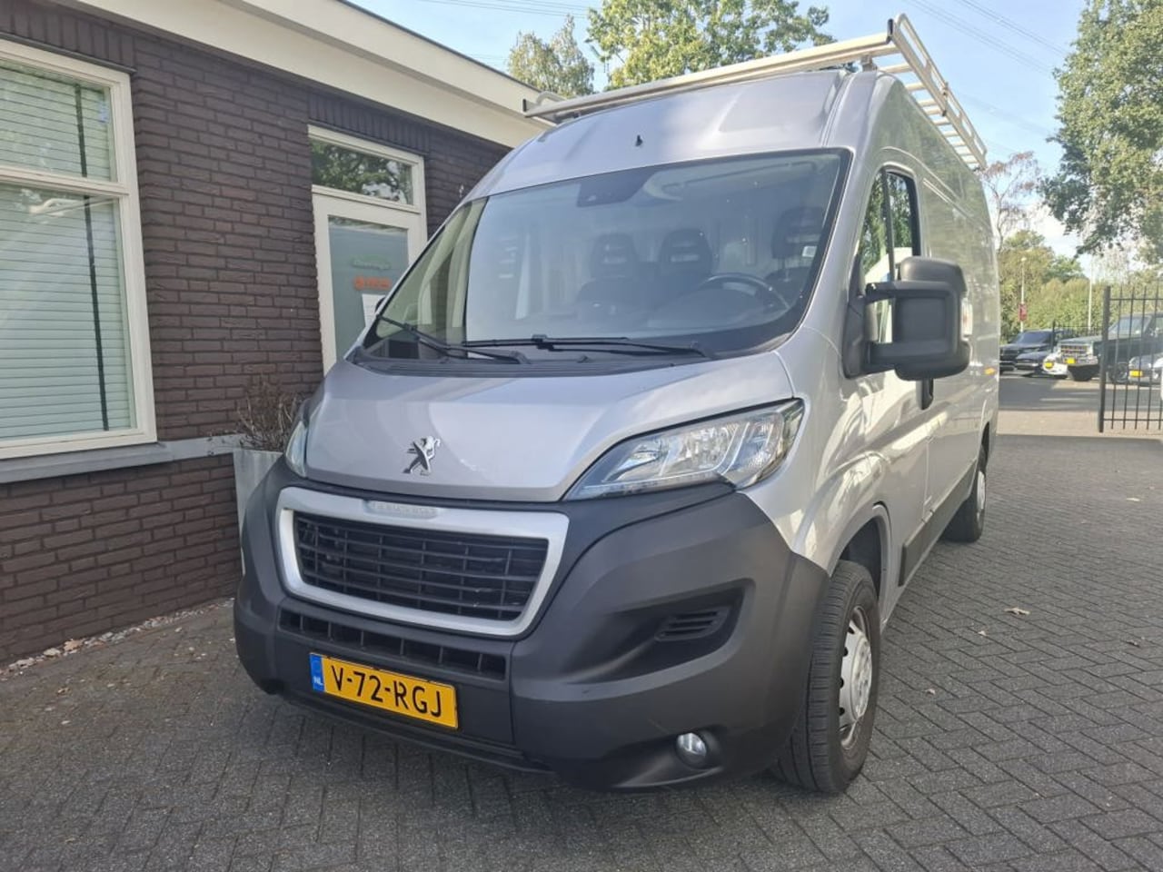Peugeot Boxer - 335 2.2 BlueHDi 140 L2H2 Asphalt 335 2.2 BlueHDi 140 L2H2 Asphalt - AutoWereld.nl