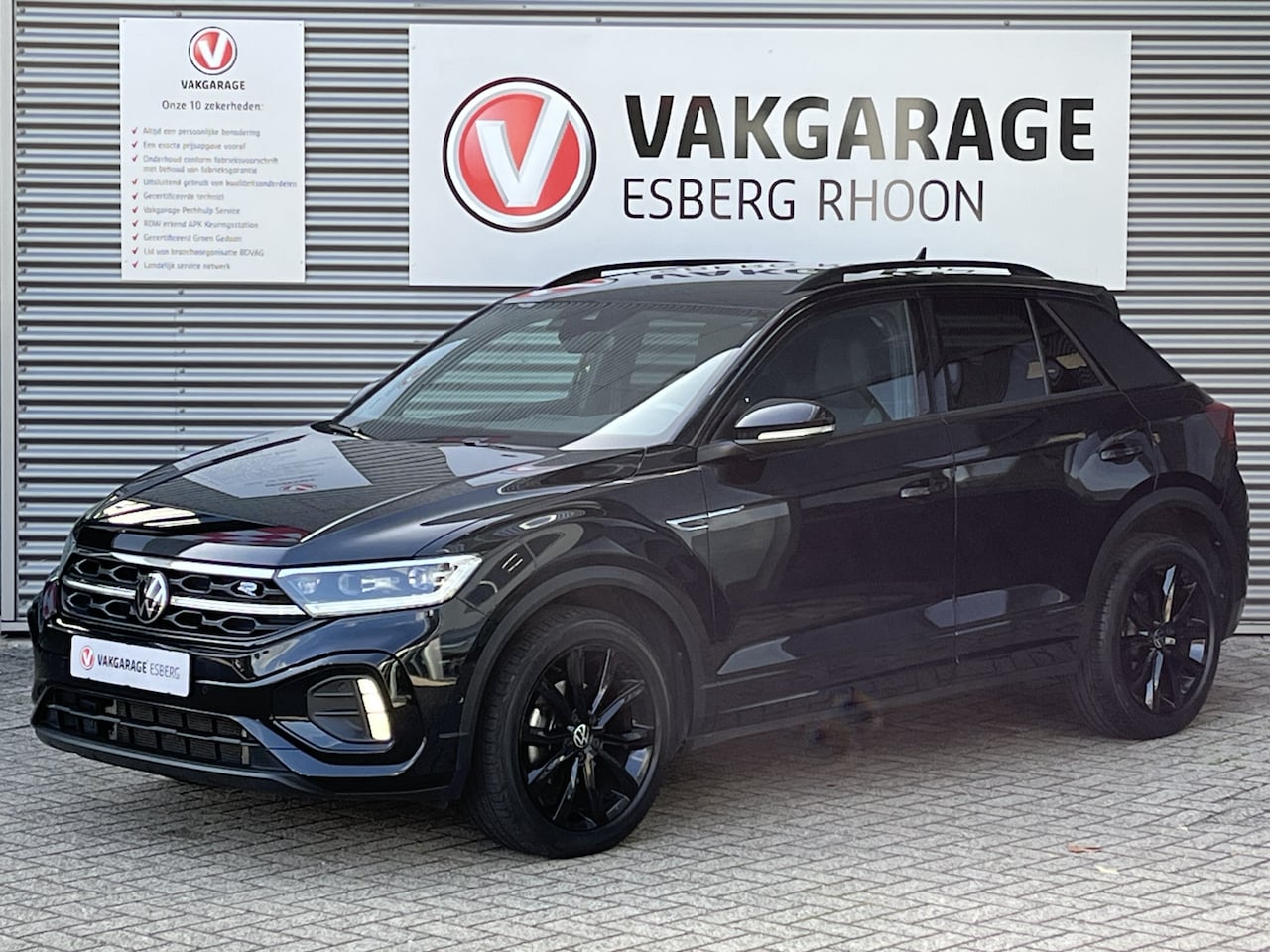 Volkswagen T-Roc - 1.5 TSI R-Line BLACKSTYLE DSG,IQ.LIGHT,NAVI,BEATS - AutoWereld.nl
