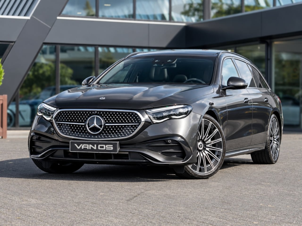 Mercedes-Benz E-klasse Estate - E300e AMG Line Premium Plus | Superscreen | Massage | Nappa Leder | BTW | Trekhaak | Pano - AutoWereld.nl
