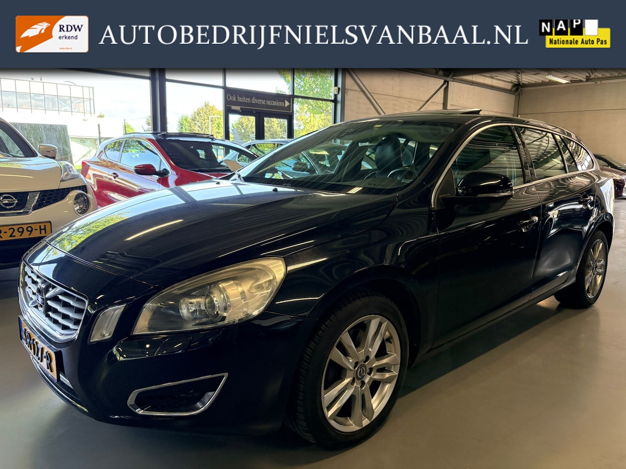 Volvo V60 - 2.0T Summum Clima/Navi/PDC/Leder/Schuifdak/Trekh. - AutoWereld.nl